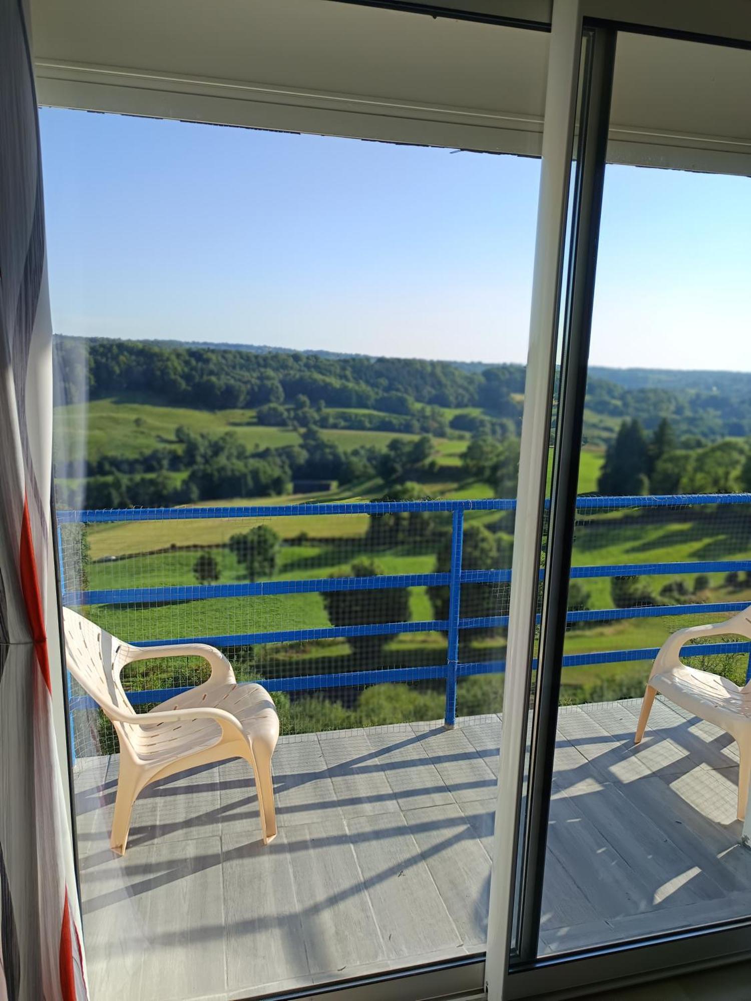 Apartamento Bellevue La Tour-dʼAuvergne Exterior foto