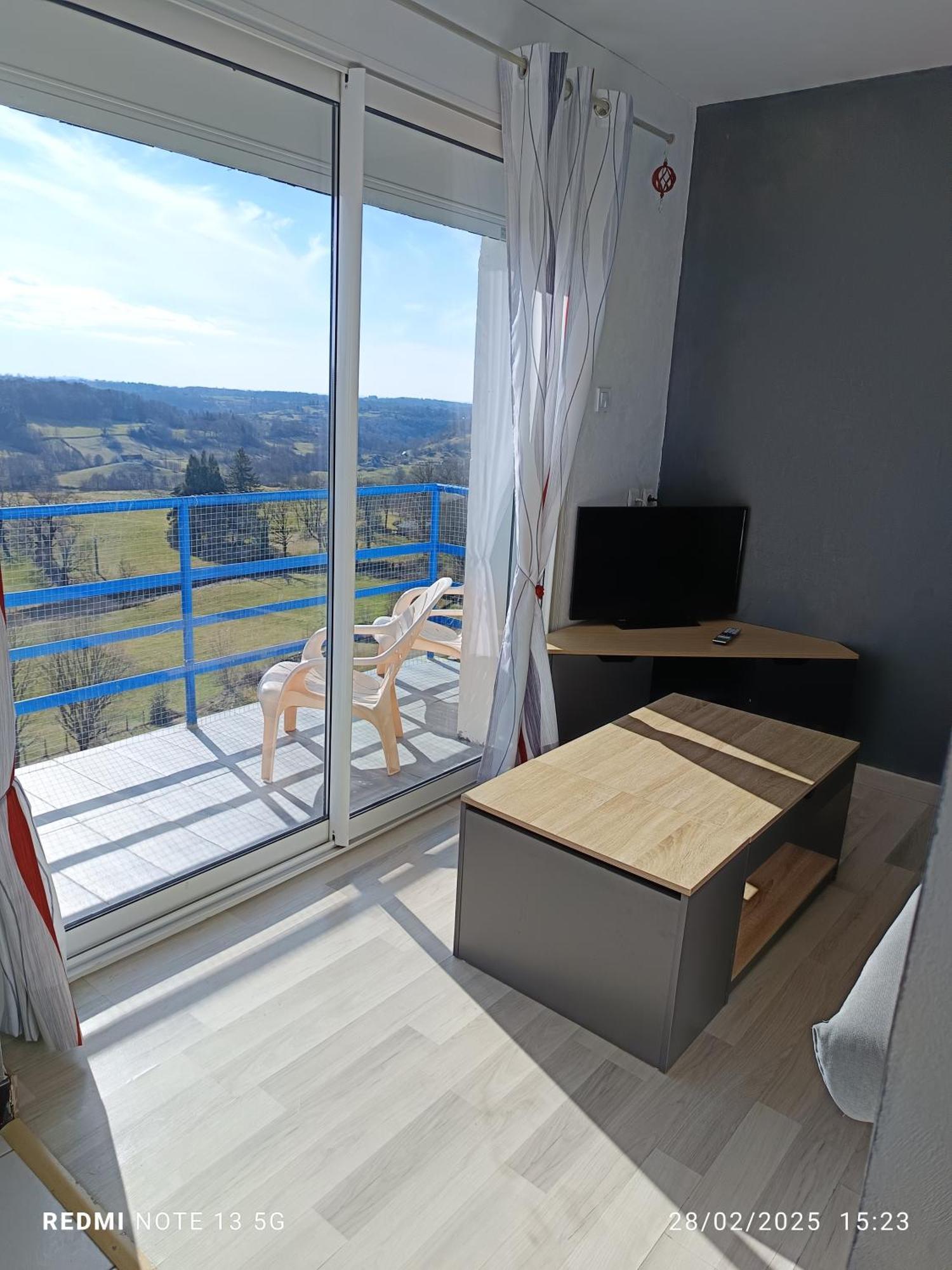 Apartamento Bellevue La Tour-dʼAuvergne Exterior foto